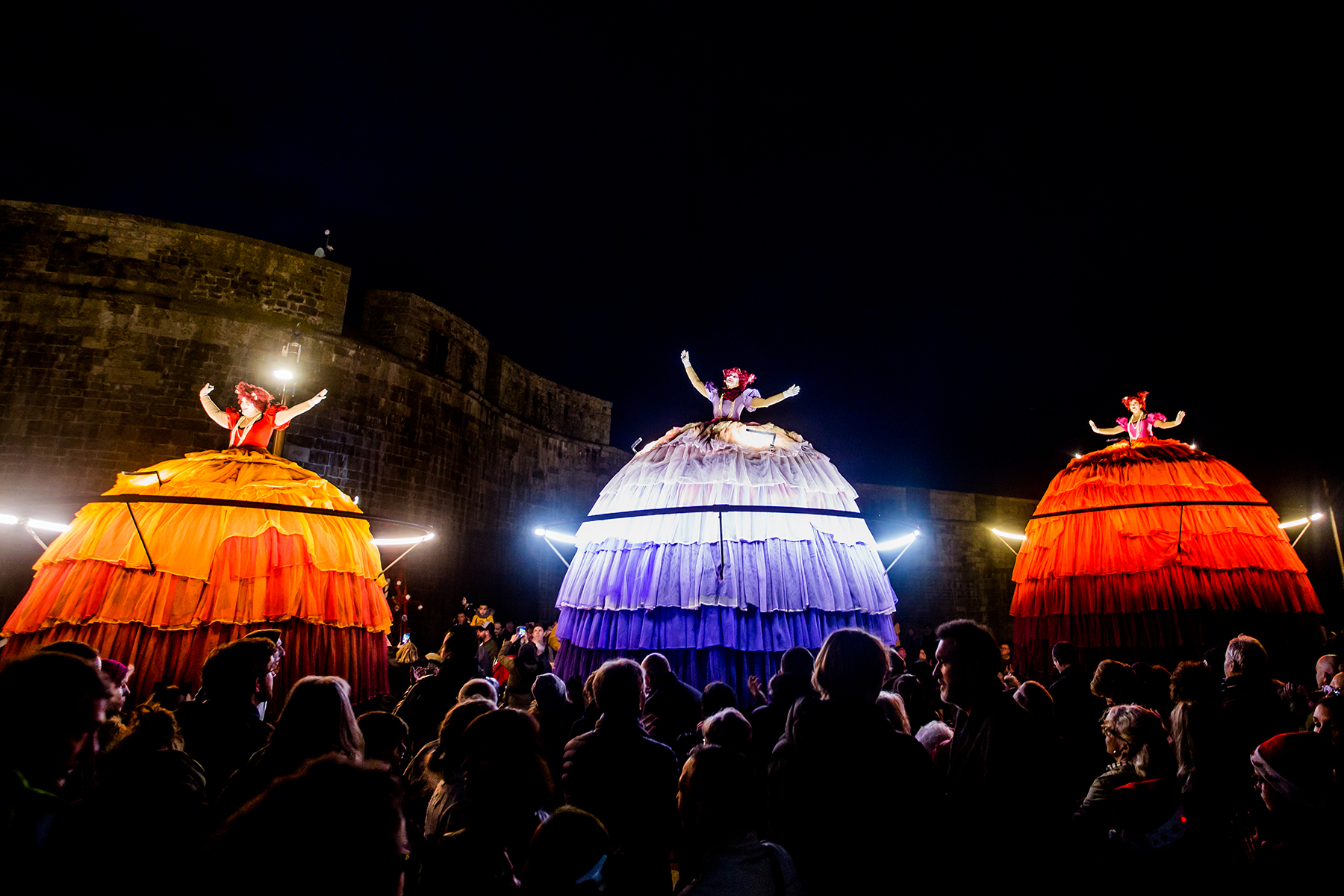 parade poupées géantes